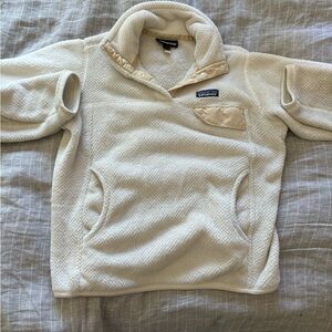 Patagonia super soft white pull over. Size Small